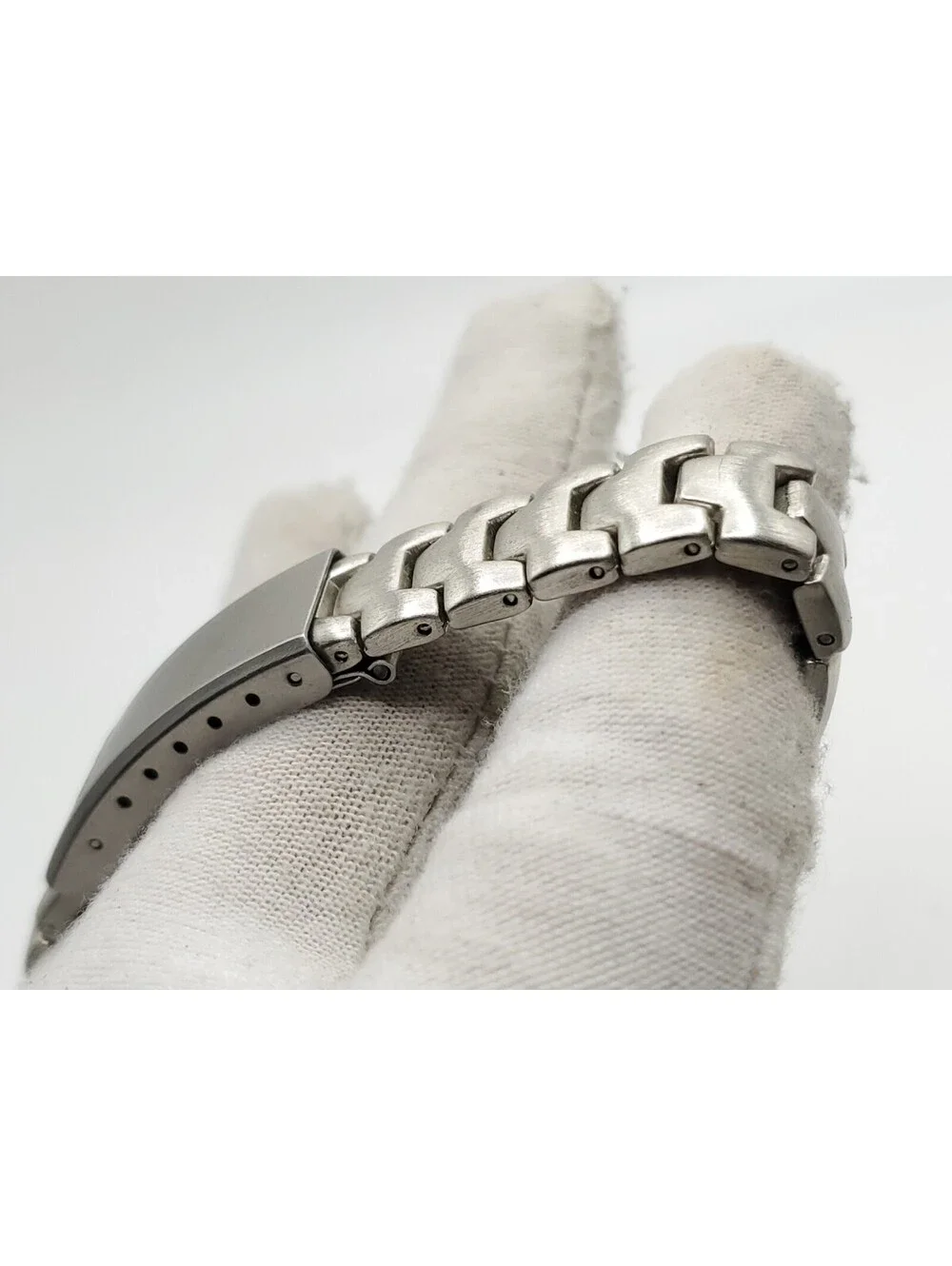 Mudd Heart Shape Dial Quartz Watch New Battery Silver Tone 24mm